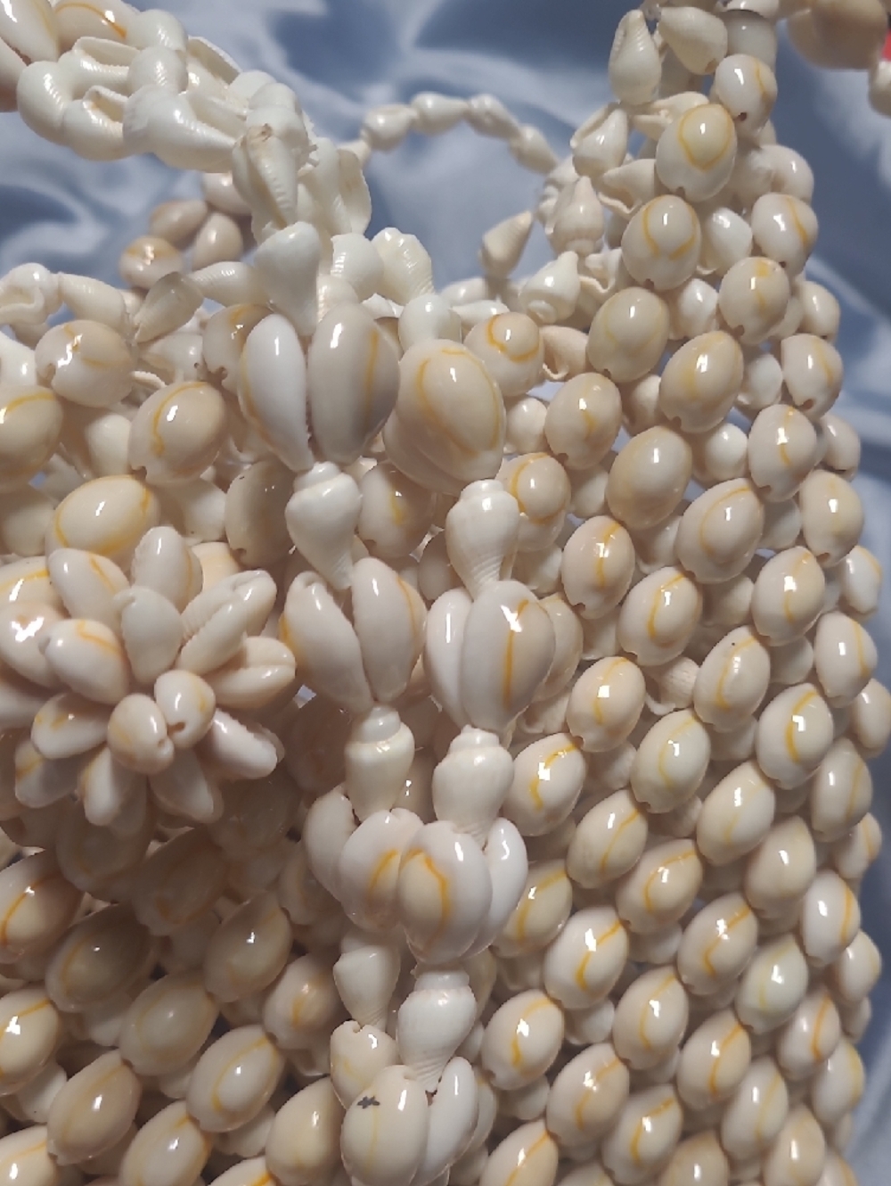 Handcrafted Cream Beaded Shell Shoulder Bag - Picture 5 of 5